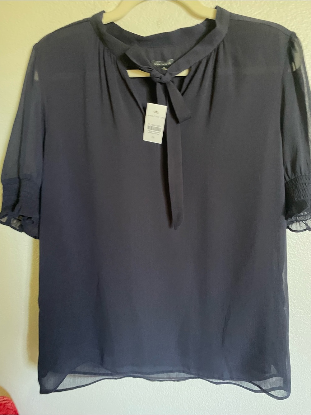 NWT Ann Taylor Navy Chiffon Tie-Neck Blouse Short Sleeve Size M